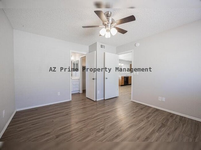 Building Photo - 619 E Jensen St