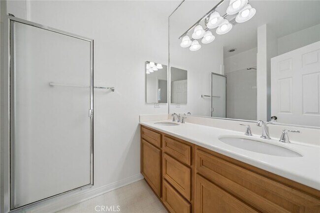 Building Photo - 215 Dewdrop