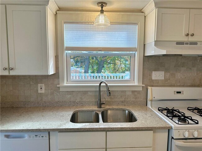 Building Photo - 54 Planet Ave