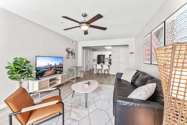 Building Photo - 1301 Crossing Pl