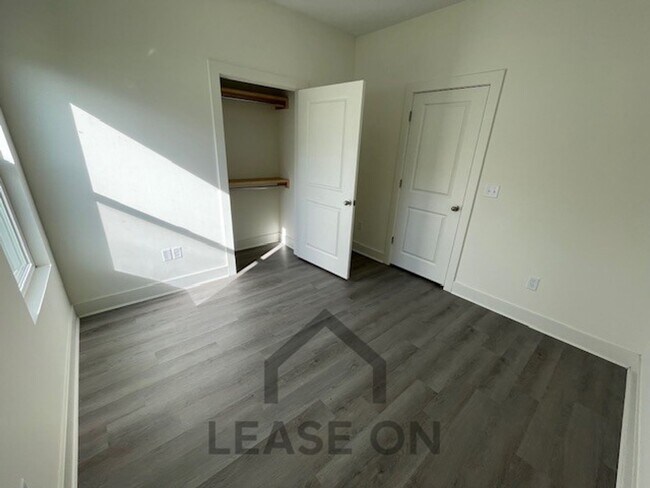 Building Photo - 1753/55 Hickory