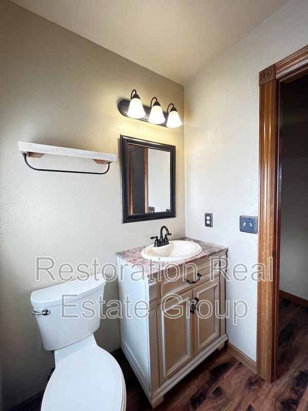 Building Photo - 113 S Mustang Rd