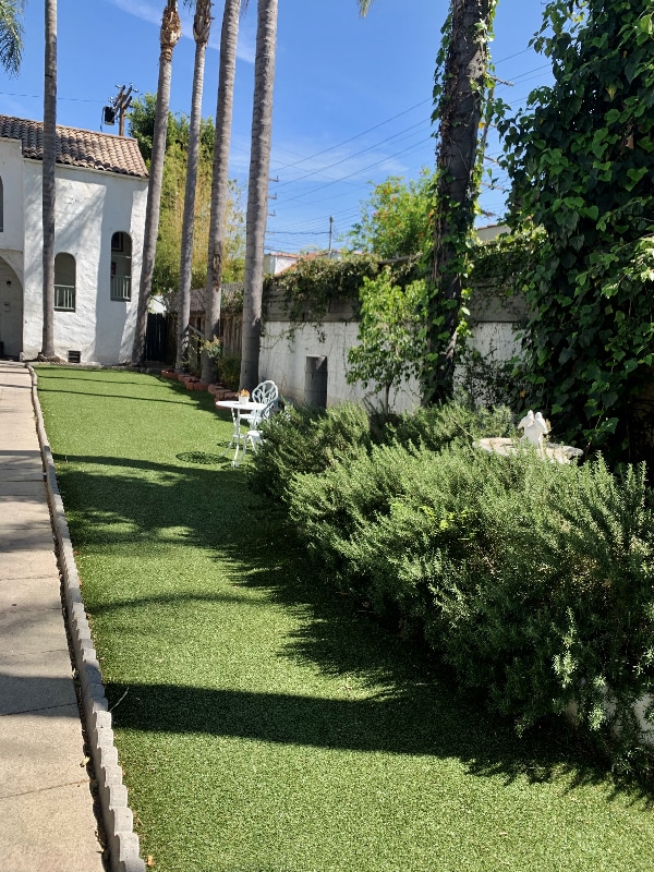 Building Photo - 806 4/5-805 N Poinsettia Pl