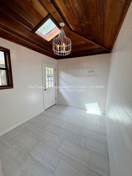 Building Photo - 10107 Old Mill Rd