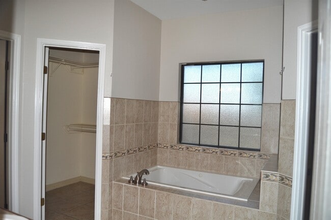 Building Photo - 225 Saddle Blanket