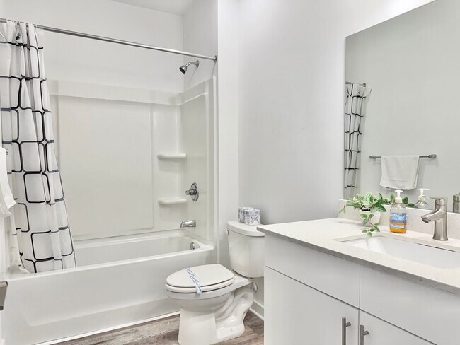 Building Photo - 542 Boulevard NE