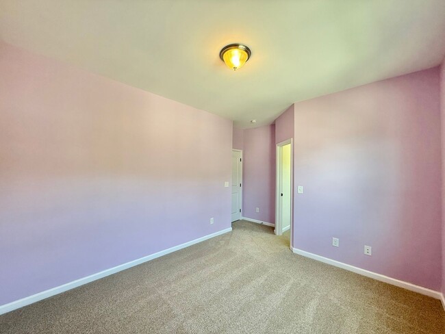 Building Photo - 1140 Litchborough Way