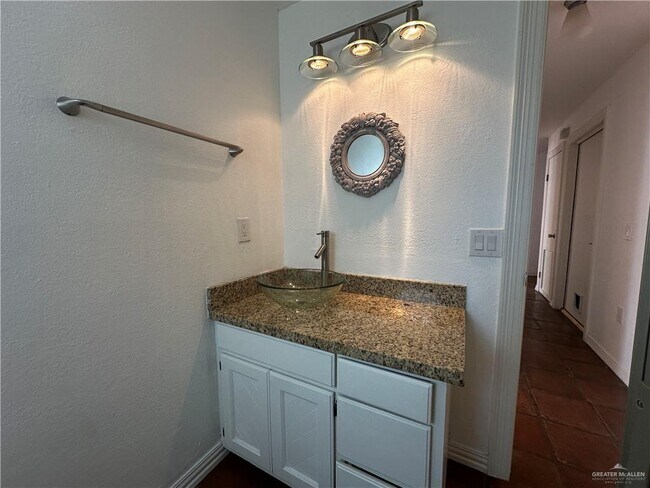 Building Photo - 22 1st Ln Ct