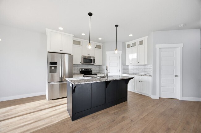 Building Photo - Stunning townhome on Sleepy Ridge