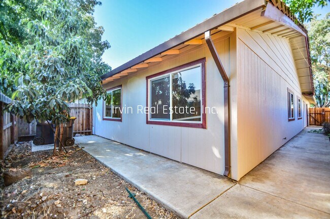 Building Photo - 3818 Otto Dr