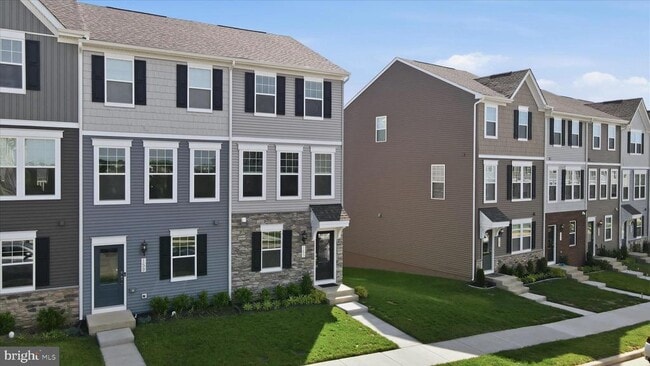 Building Photo - 163 Anthem St