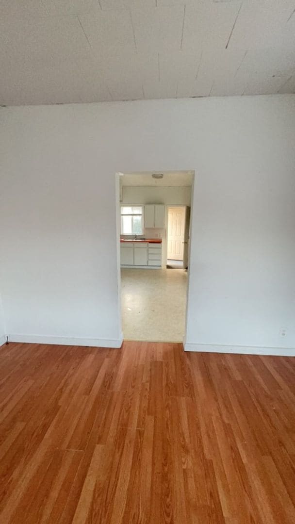 Building Photo - 2 Bedroom Home with Detached Garage & Backyard Coming Soon!