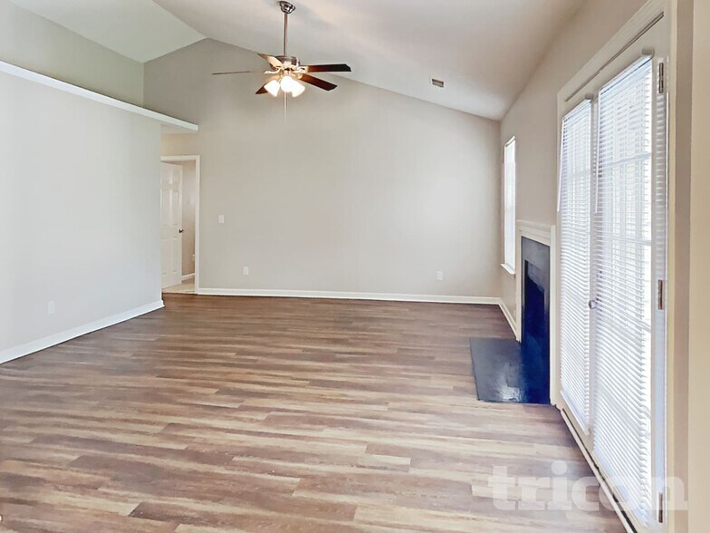 Building Photo - 111 Sweet Thorne Rd