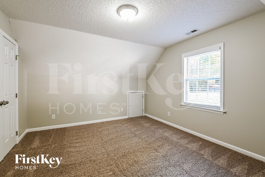 Building Photo - 8900 Juaquin Ln