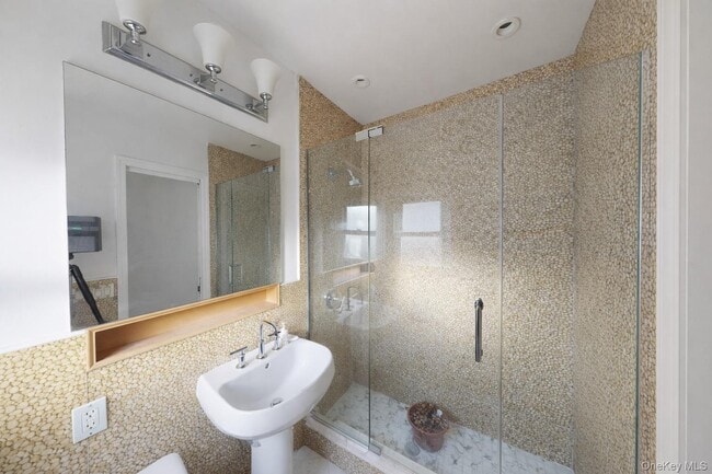 Building Photo - 45-44 Browvale Ln