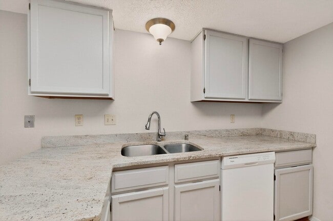 Building Photo - Prospectors Point NE Condo 2 Bedroom, 2 story, 1 1/2 Bath, 1 car garage