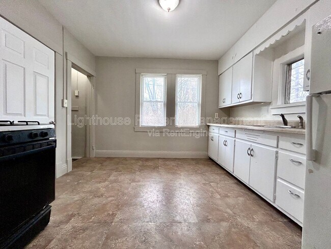 Building Photo - 1126 Holt St