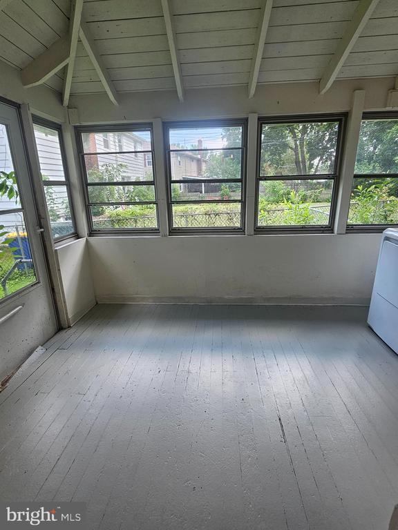 Building Photo - 305 Delaware Cir