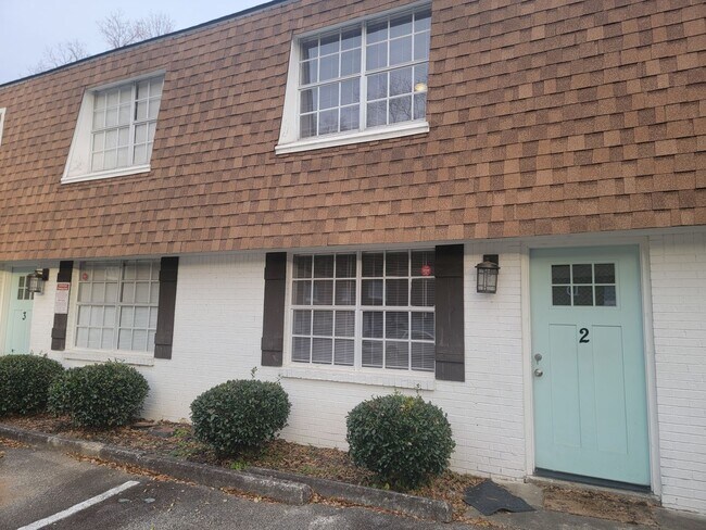 Building Photo - Rent a Community..Prime Location