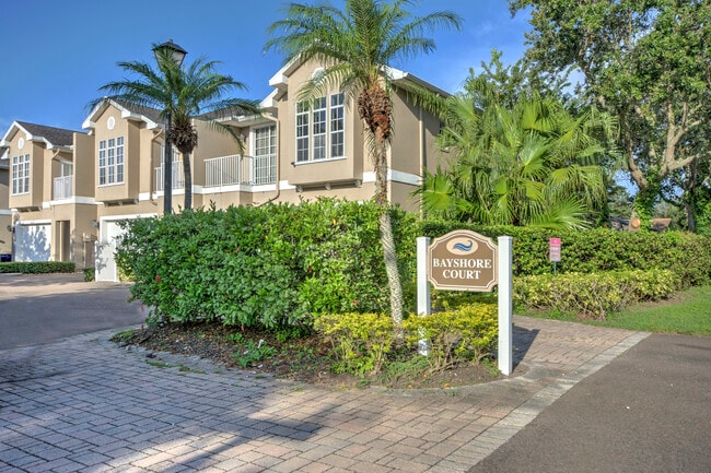 Primary Photo - 1800 Bayshore Way