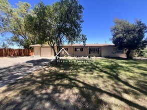 Building Photo - 3201 Leona Cir