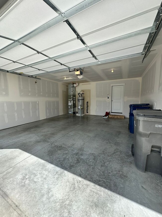 Building Photo - Amazing Brand New Home with 3 Bedrooms & 2...