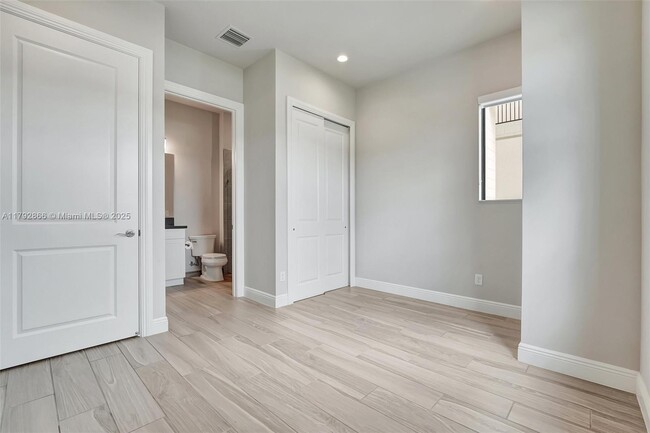 Building Photo - 17130 Magnolia Estates Dr