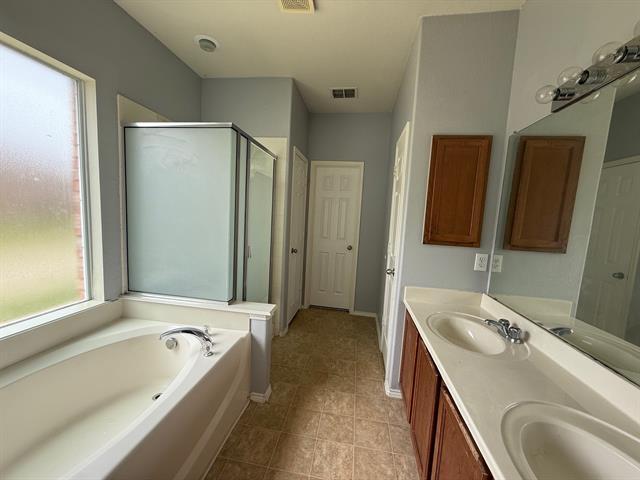 Building Photo - 1820 Brookridge Dr