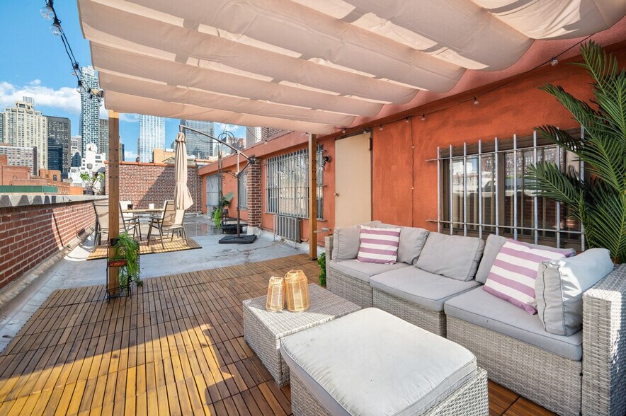 Building Photo - 458 W 52nd St