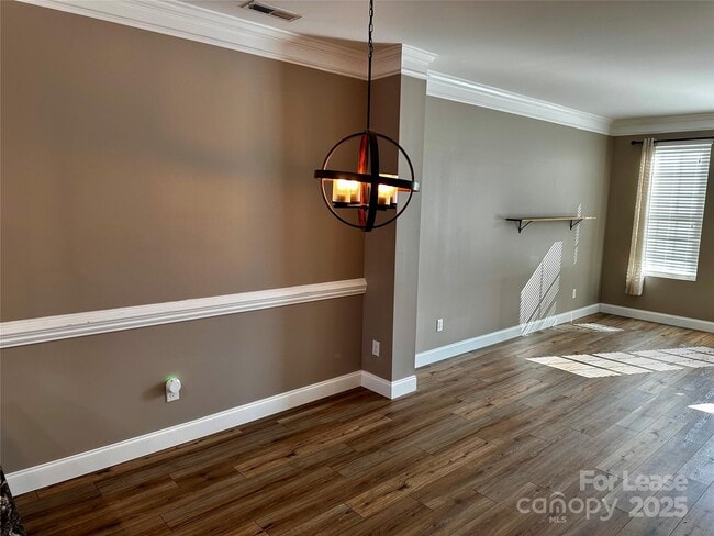 Building Photo - 15808 Sharon Dale Dr