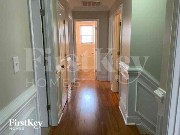 Building Photo - 5608 Falkland Lane