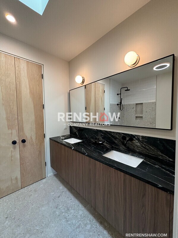 Building Photo - 38 Angelus St