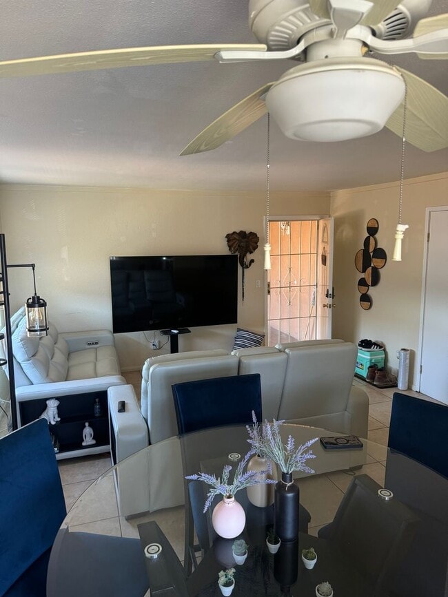 Building Photo - 2 bedrooms 1 bath apartment in El Cajon