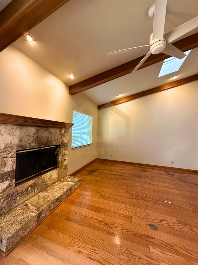 Building Photo - 1686 Eucalyptus Dr