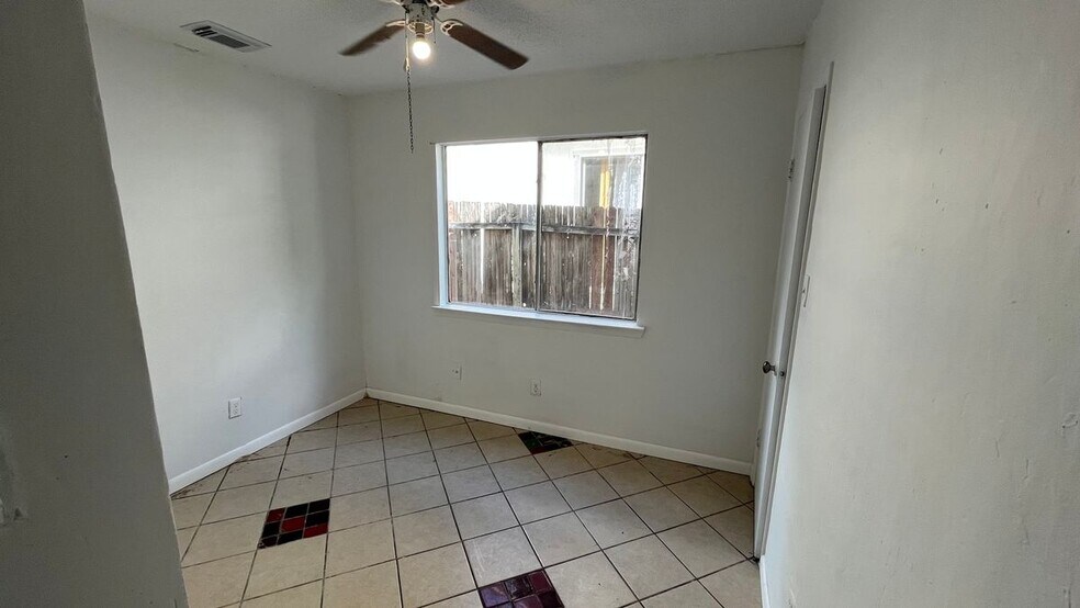 Building Photo - 9515 Aberdeen Way