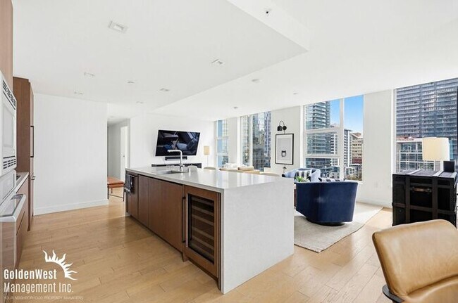 Building Photo - High-Rise Luxury 2Bdm 2Ba Condo in Downtown San Diego!