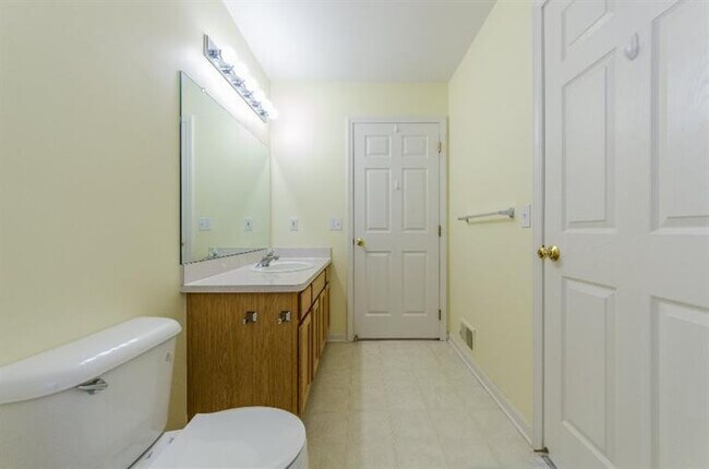 Building Photo - 3099 Promenade Cir