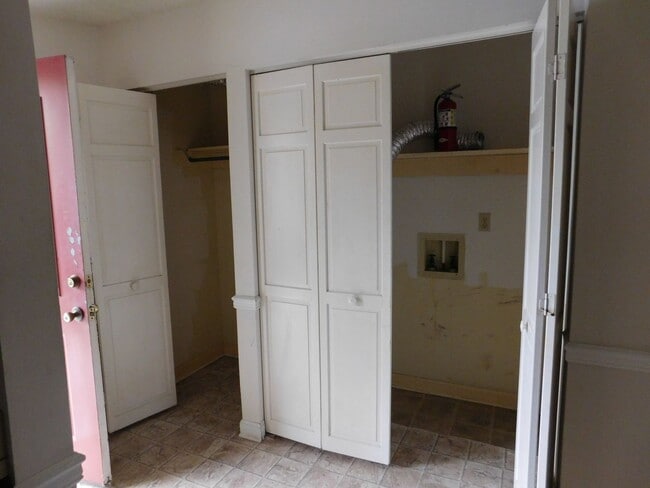 Building Photo - 1505 College Way