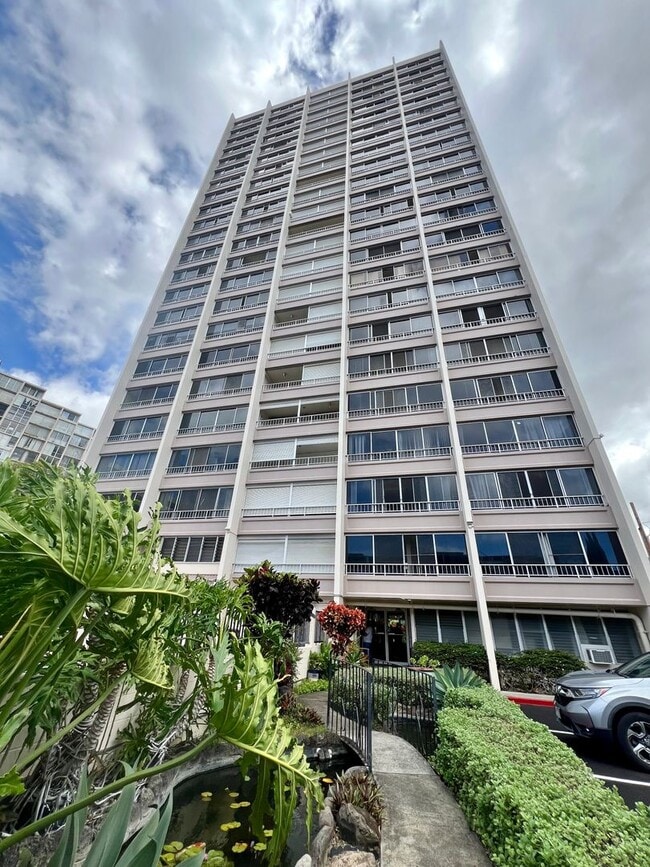 Building Photo - MAKIKI ROYAL