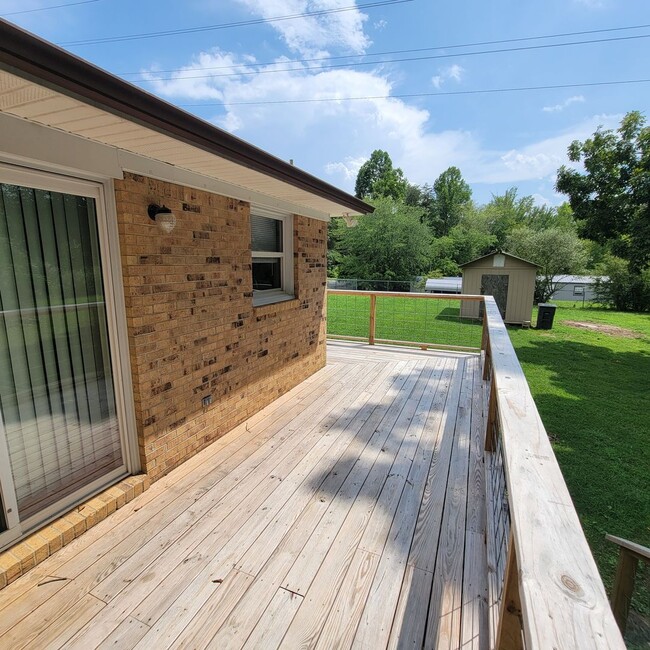 Building Photo - 2128 Wildwood Rd