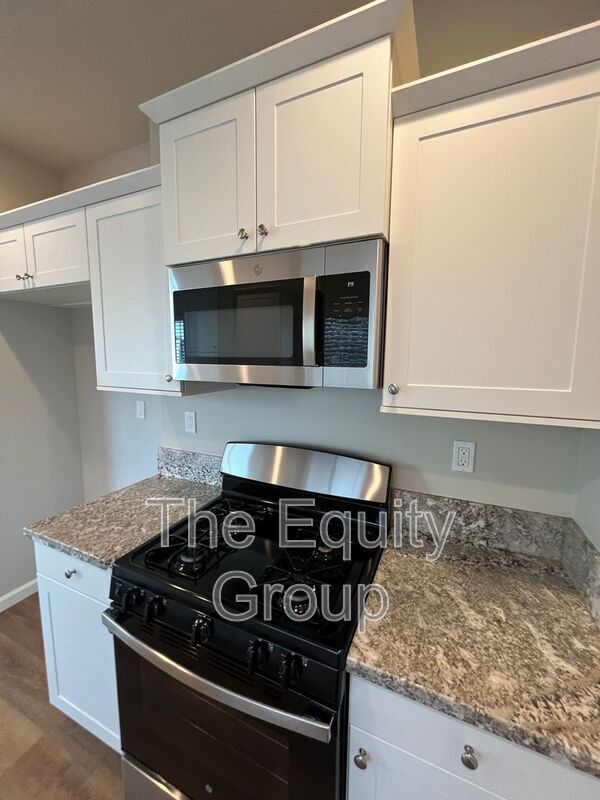 Building Photo - 418 S Summit St