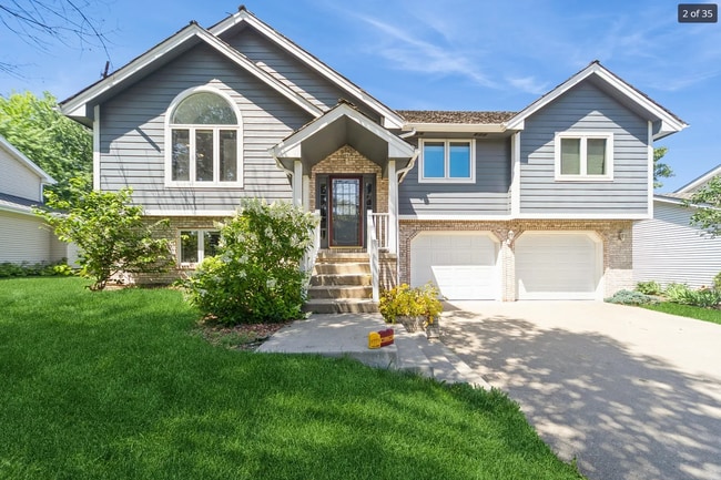 Building Photo - Desirable Clive Home with Easy Metro Access