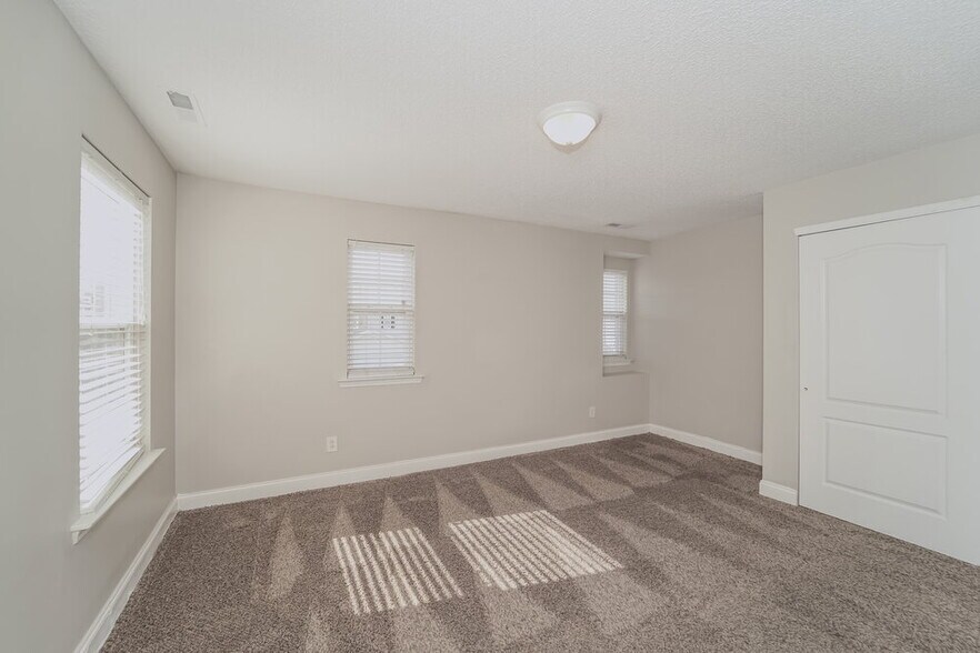 Building Photo - 13636 Coram Pl