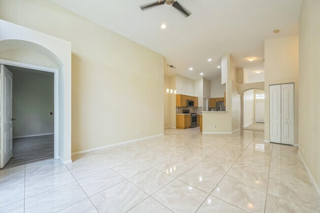 Building Photo - 5780 Saddle Trail Ln