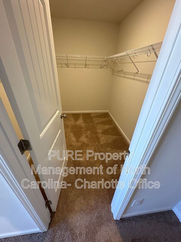 Building Photo - 100 Conifer Ln