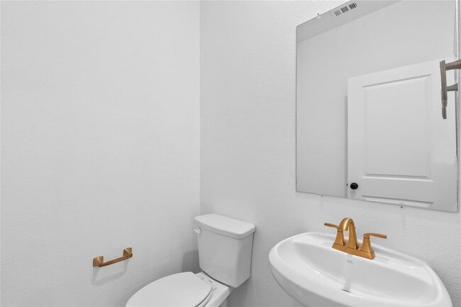 Building Photo - Brand-New 2025 Home in Gated Community Near Downtown Dallas