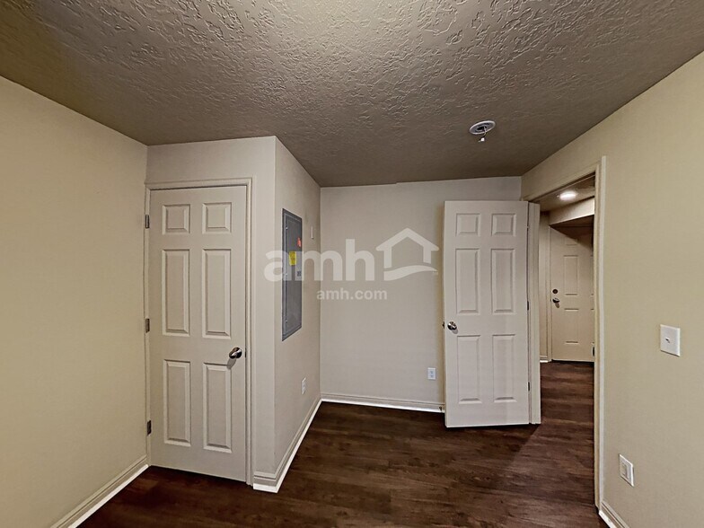 Building Photo - 2129 Revere Way