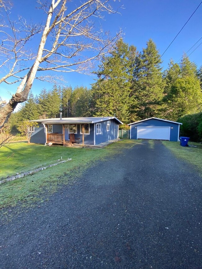 Building Photo - BRING YOUR ATVS - JUST MINUTES FROM THE OREGON DUNES!