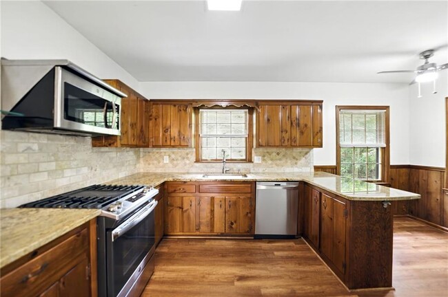 Building Photo - 2321 Tanglewood Rd