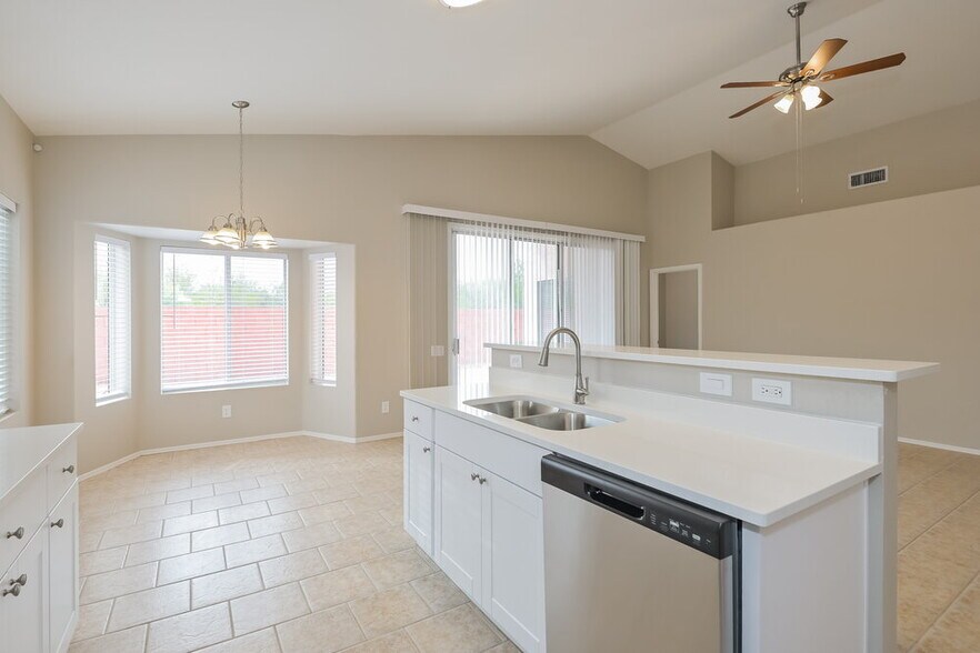 Building Photo - 10030 E English Woods Rd